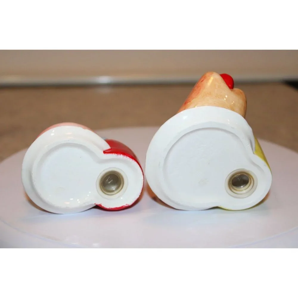 Salt & Pepper Shakers - Hamburger w/Ketchup and Hot Dog w/Mustard Large.
